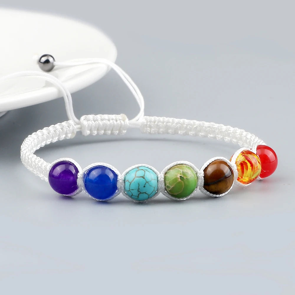 Chakra Armband handgemacht weiß mit hintergrund