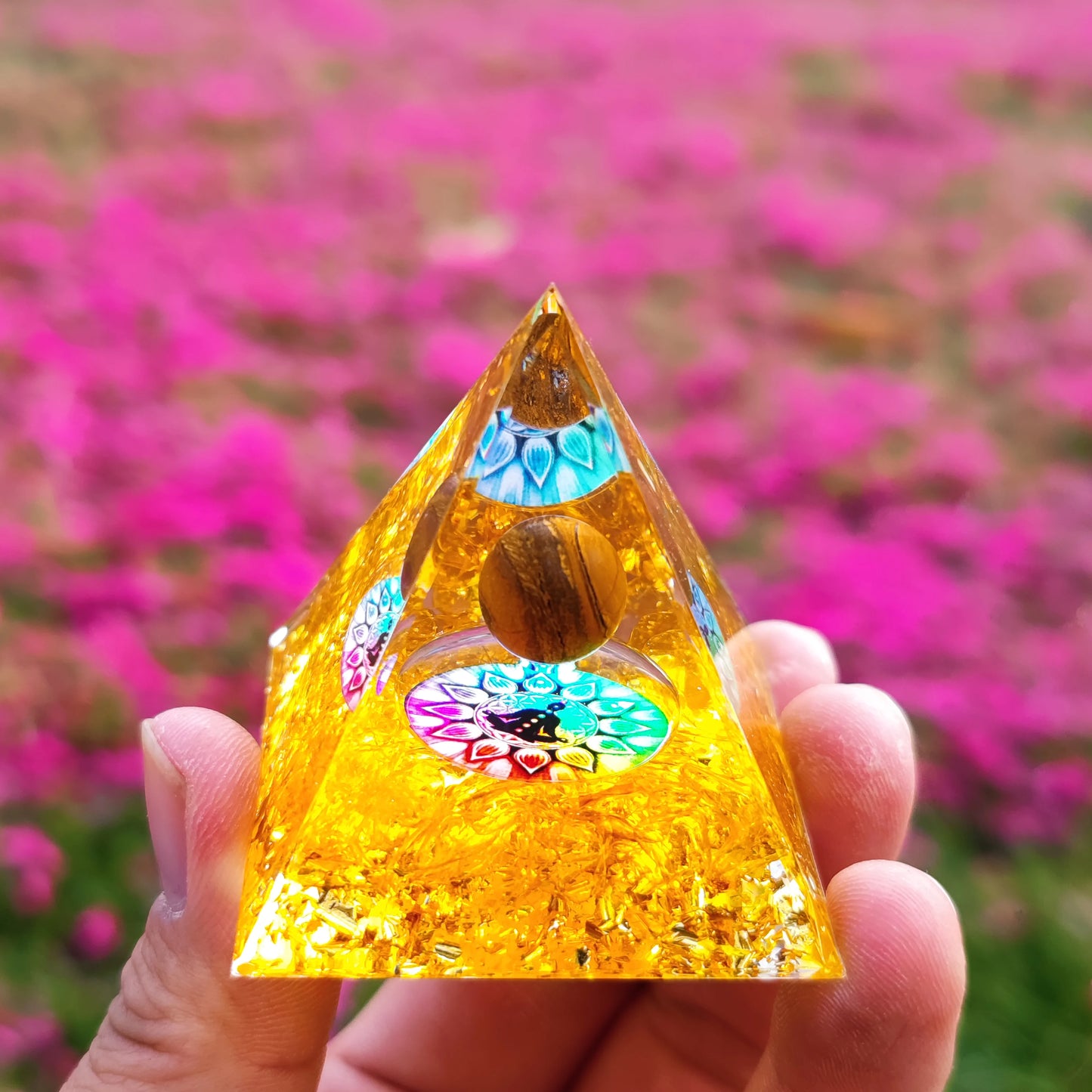 Chakra Pyramide in verschiedenen Farben Citrin