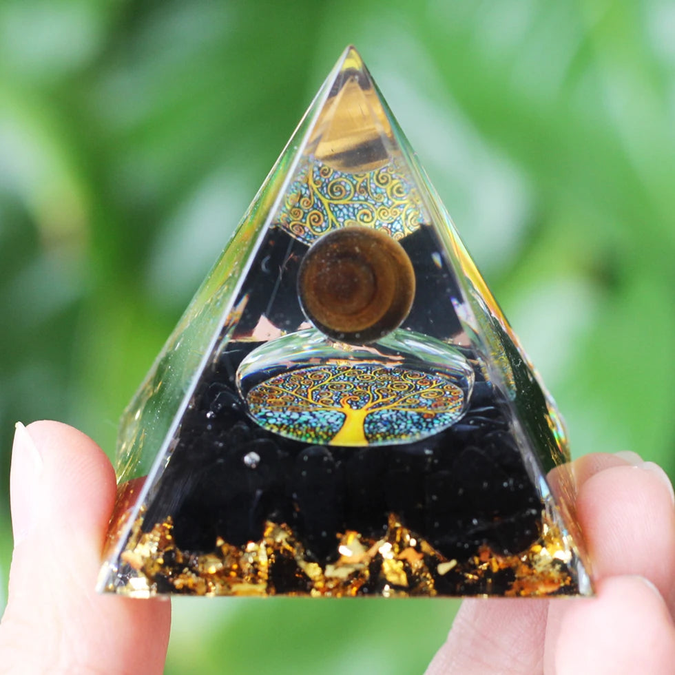 Chakra Pyramide in verschiedenen Farben Lavastein