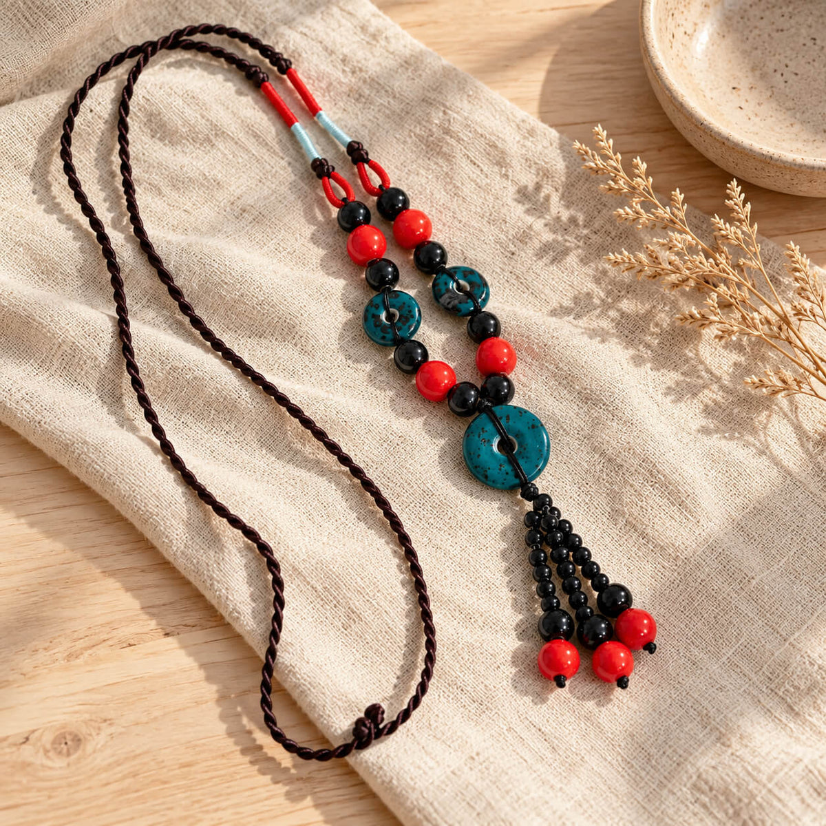 Amara Boho Halskette auf Leinen