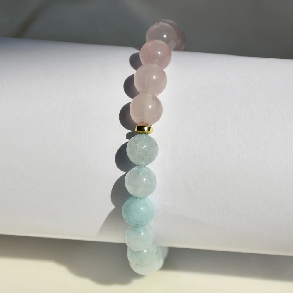 Aquamarin Rosenquarz Perlenarmband getragen Modell