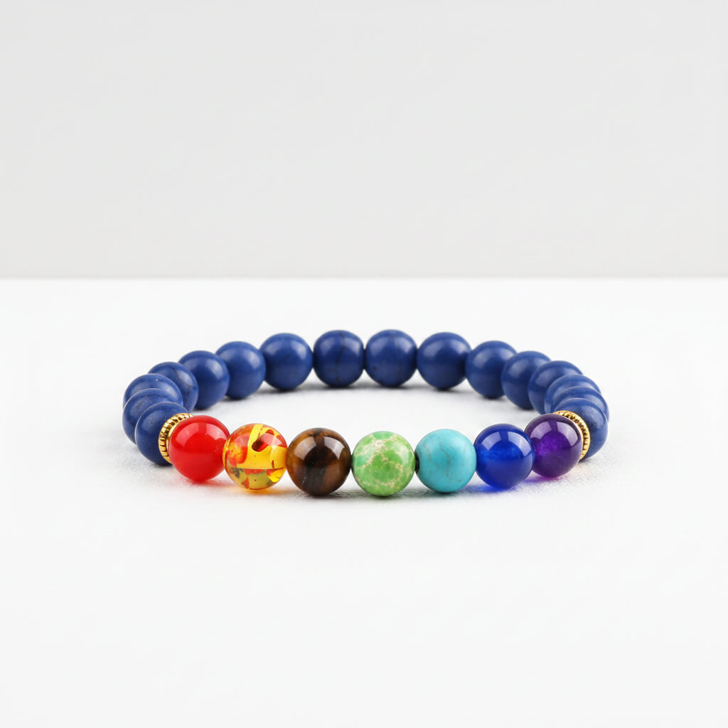 Ayana Chakra Armband Blau im weißen Hintergrund