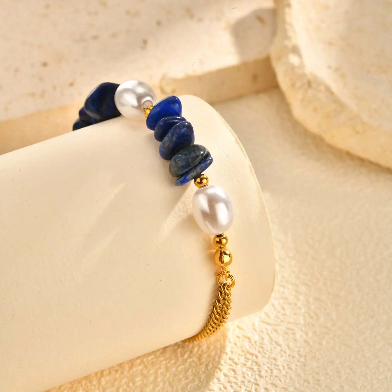 Lapislazuli Elegance Armband nah im Fokus