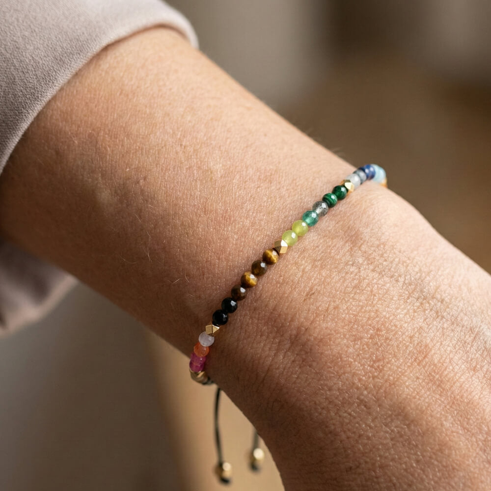 Solis Chakra Armband getragen